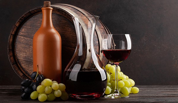 Decantare il Vino: perché farlo, quando farlo (e quando non)