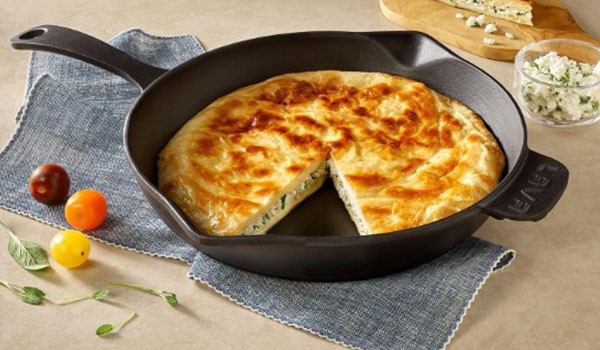 Wie entfernt man Rost von einer Gusseisenpfanne?