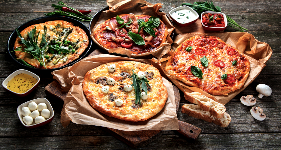 Pizza acasă: topping-uri, calorii, rețete și accesorii utile