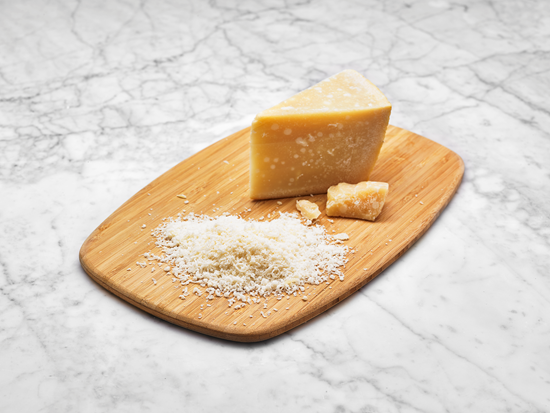 Kolmen lieriömäisen raastimen sarja juuston ja vihannesten raastamiseen - KitchenAid-merkki