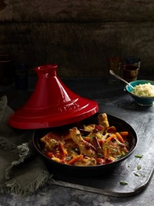Tajine iz litega železa s keramičnim pokrovom, 28 cm, Cherry - Staub 