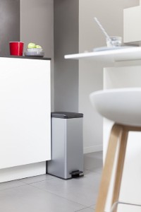 Is féidir le bruscar dronuilleogach, le pedal, 40L, "caol" - Curver