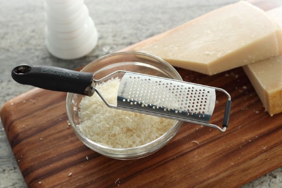 30.5 x 6.5 cm coarse grater made of stainless steel  - Microplane brand