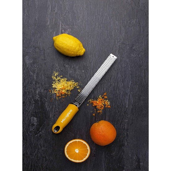 30.5 x 3.3 x 2.5 cm grater made of surgical steel, yellow color - Microplane brand