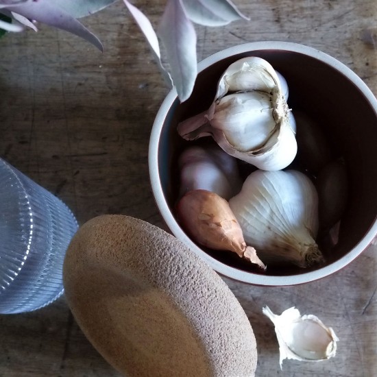 Garlic pot, ceramic, 14.5 cm, Blue Flame - Emile Henry