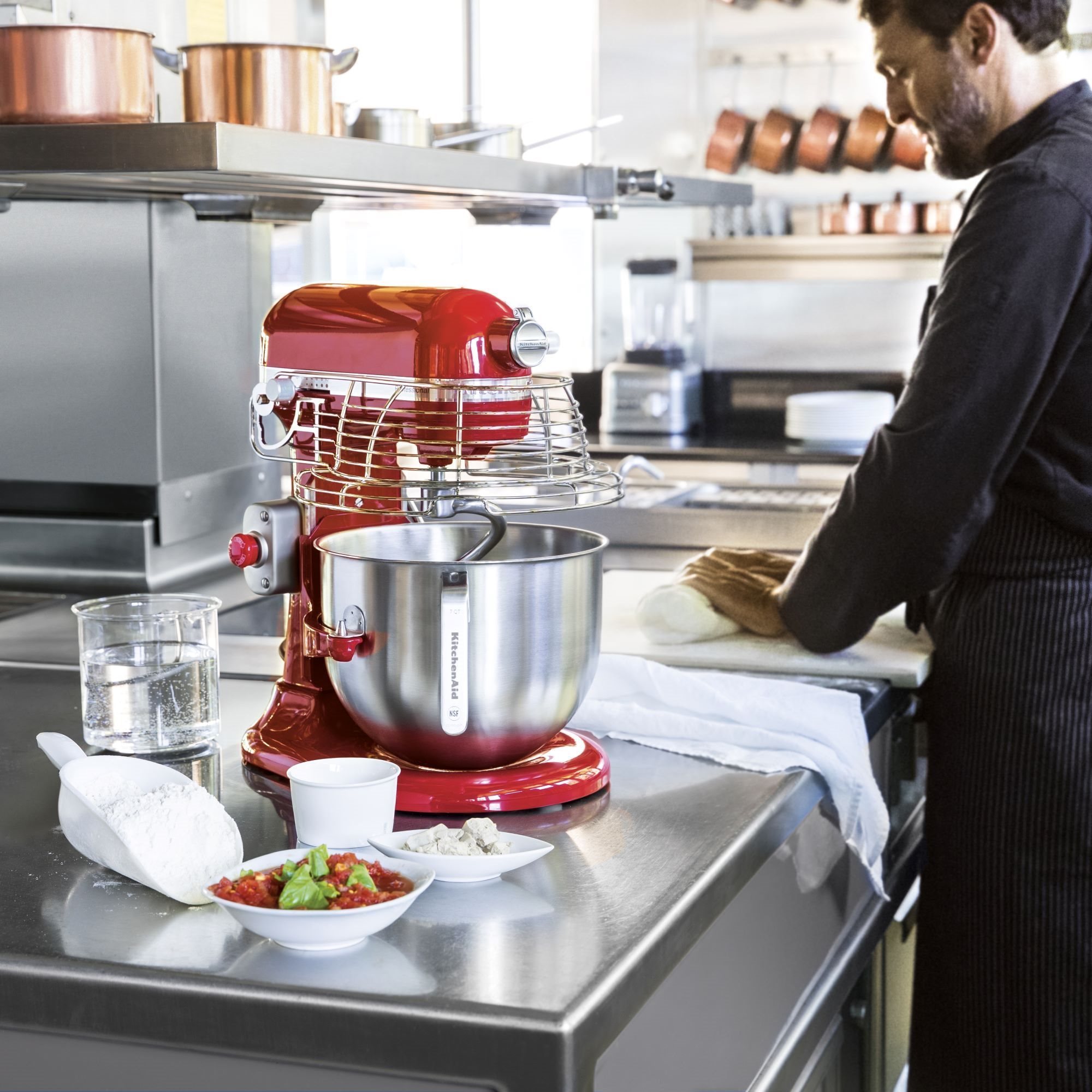 https://cdn.www.kitchenshop.eu/images/thumbs/0126185_mixer-cu-bol-69l-professional-empire-red-kitchenaid.jpeg