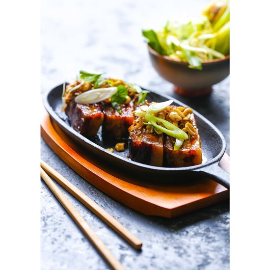 Cast iron platter with wooden support - Kitchen Craft