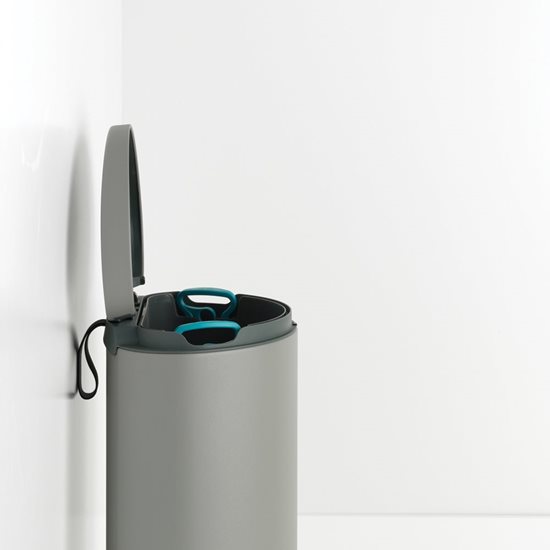 "Flatback Plus" trash bin with pedal, 30 L, <<Mineral Concrete Gray>> - Brabantia