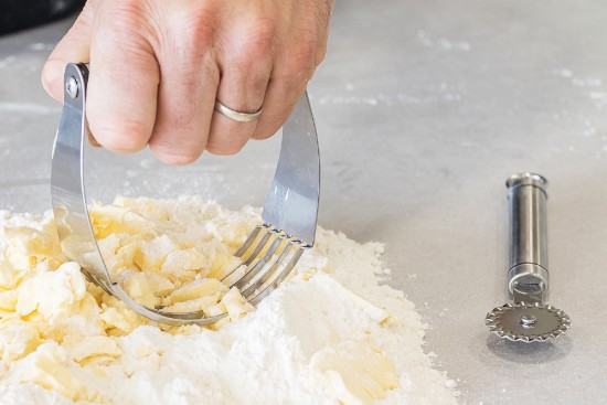 Прибор за нарязване на тесто, 16 см, неръждаема стомана - от Kitchen Craft
