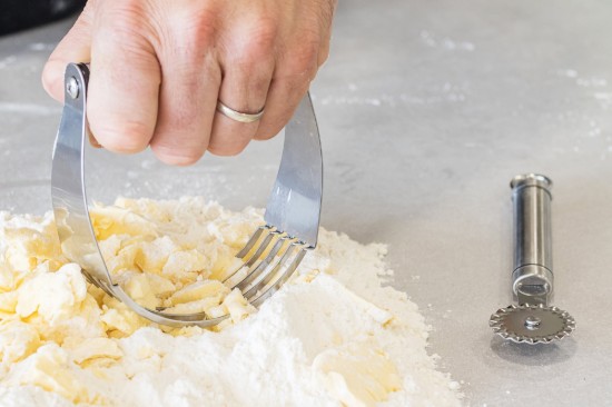 Utensil for slicing dough, 16 cm, stainless steel - by Kitchen Craft