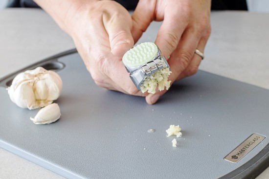 Garlic press - by Kitchen Craft