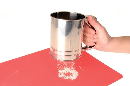 Mug for sifting flour and powdered sugar, 750 ml – made by Kitchen Craft