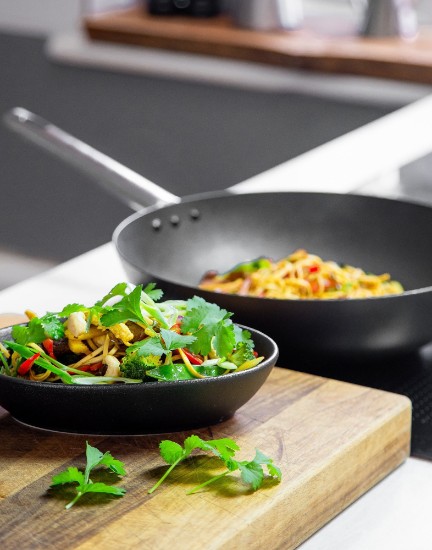 Wok pan 30 cm - from the Kitchen Craft brand