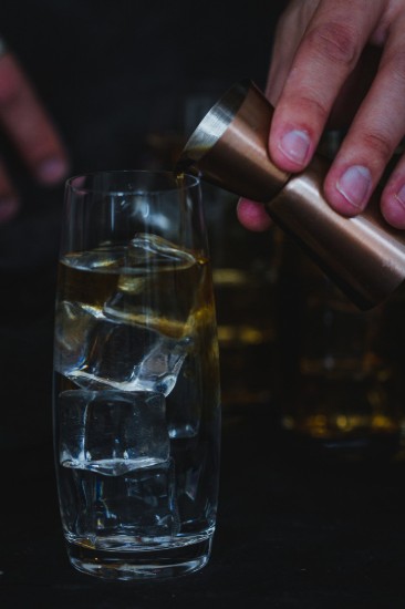 Dvojitá odměrná koktejlová sklenice, 25/50 ml, nerezová ocel, měď - BarCraft