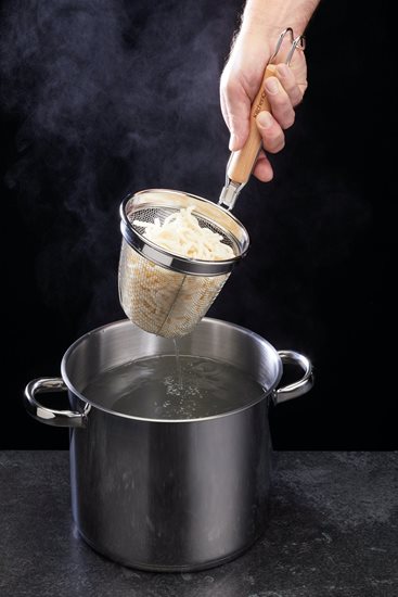 Σουρωτήρι για noodle με ξύλινη λαβή, 16 cm - της Kitchen Craft