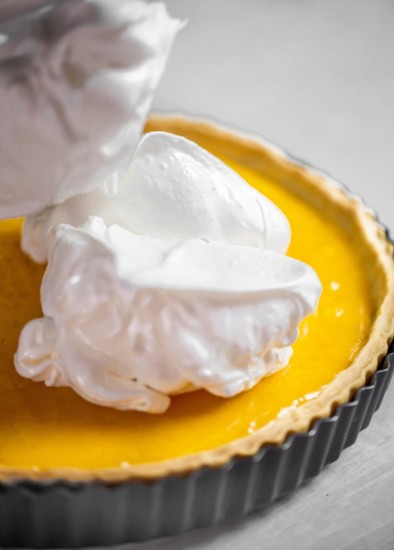 Leivontamuotti torttuille, 23 cm, hiiliteräs - valmistaja Kitchen Craft