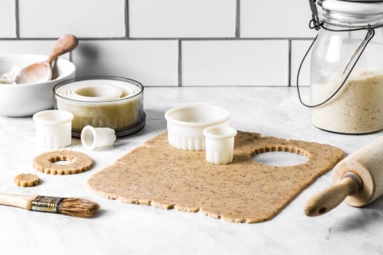 Σετ φόρμες κοπής ζαχαροπλαστικής 9 τεμαχίων με στρογγυλά αυλάκια, πολυαμίδιο - de Buyer