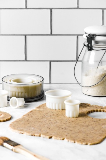 Σετ φόρμες κοπής ζαχαροπλαστικής 9 τεμαχίων με στρογγυλά αυλάκια, πολυαμίδιο - de Buyer