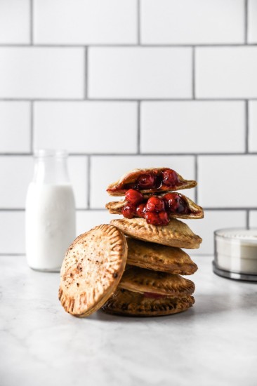 Σετ φόρμες κοπής ζαχαροπλαστικής 9 τεμαχίων με στρογγυλά αυλάκια, πολυαμίδιο - de Buyer