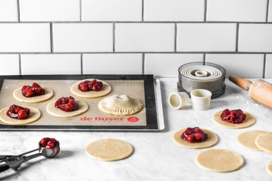 Σετ φόρμες κοπής ζαχαροπλαστικής 9 τεμαχίων με στρογγυλά αυλάκια, πολυαμίδιο - de Buyer