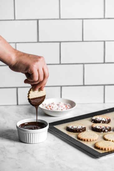 Σετ φόρμες κοπής ζαχαροπλαστικής 9 τεμαχίων με στρογγυλά αυλάκια, πολυαμίδιο - de Buyer