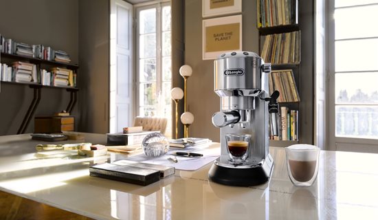 Manuel espressomaskine, 1300W, "Dedica", sølvfarvet - De'Longhi