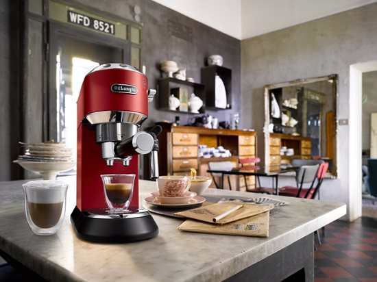 Manuální kávovar na espresso, 1300W, "Dedica", červený - De'Longhi
