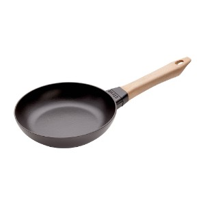 Frying pan, cast iron, with wooden handle, 20 cm - Staub