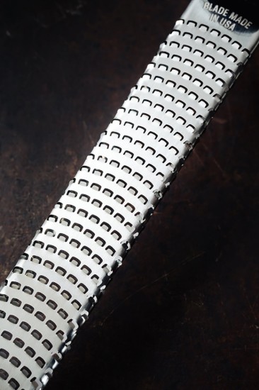 Klasické strúhadlo, chirurgická nehrdzavejúca oceľ, 32,5 cm, Dark Grey- Microplane