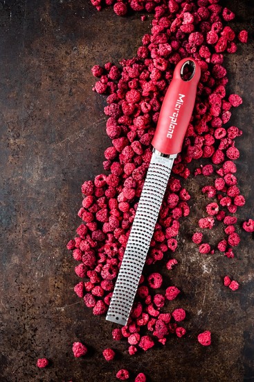 Grater, surgical stainless steel, 30.5 x 3.3 cm, "Pomegranate Red" - Microplane