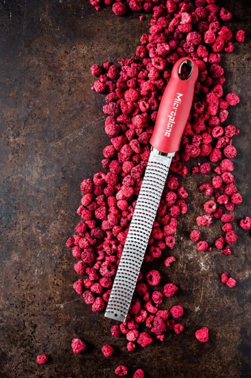 Classic grater, surgical stainless steel, 32.5 cm, Pomegranate Red - Microplane
