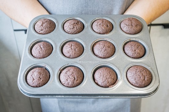 Tray for 12 mini muffins, 26 x 20 cm, made from carbon steel - by Kitchen Craft