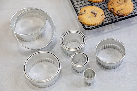Set of 11 round moulds, for cutting pastries, metal, 10 cm – Kitchen Craft
