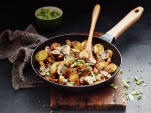 Frigideira em ferro fundido, com cabo de madeira, 24 cm - Staub