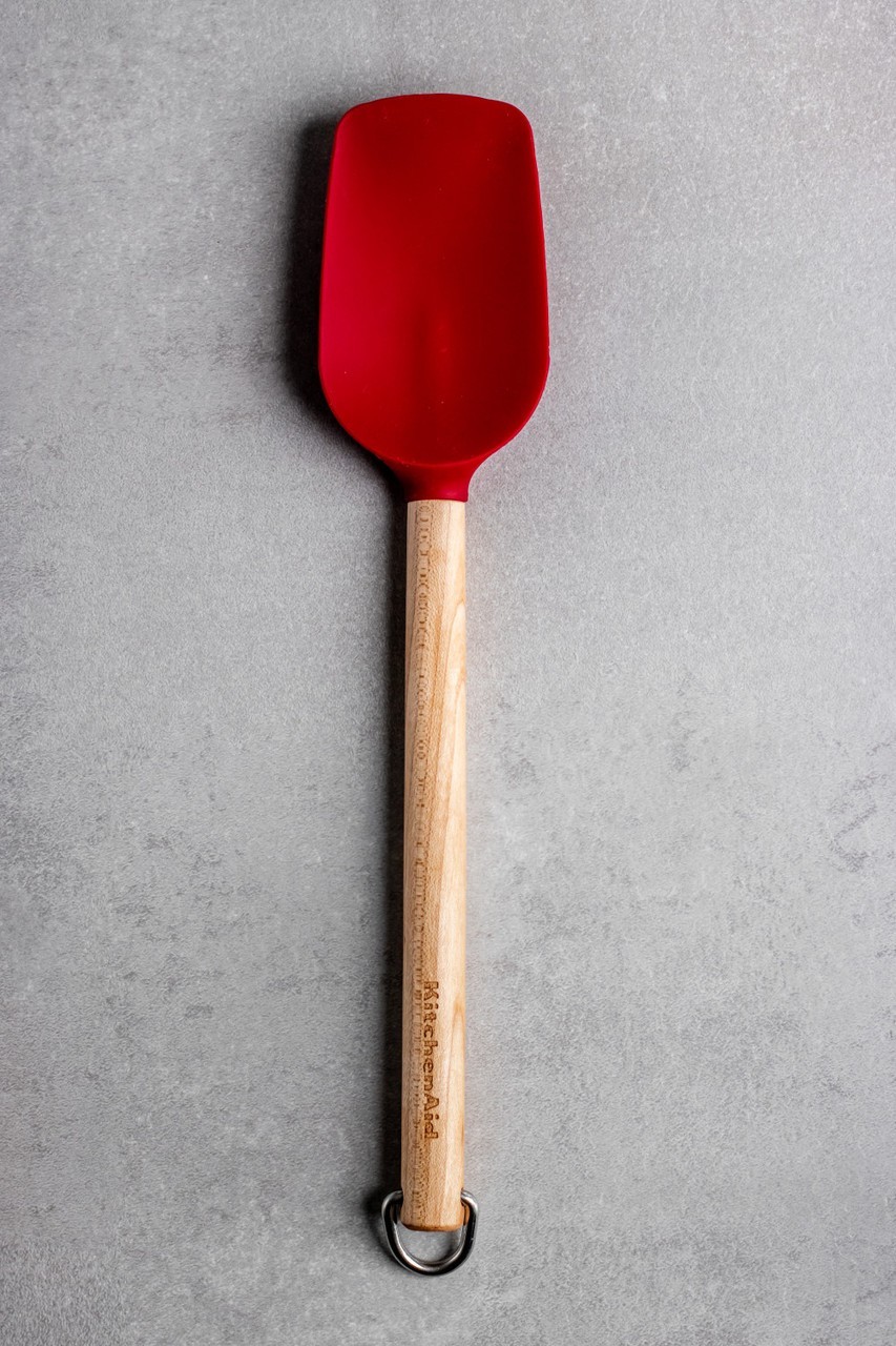 https://cdn.www.kitchenshop.eu/images/thumbs/0170383_spatula-prajituri-silicon-empire-red-kitchenaid.jpeg