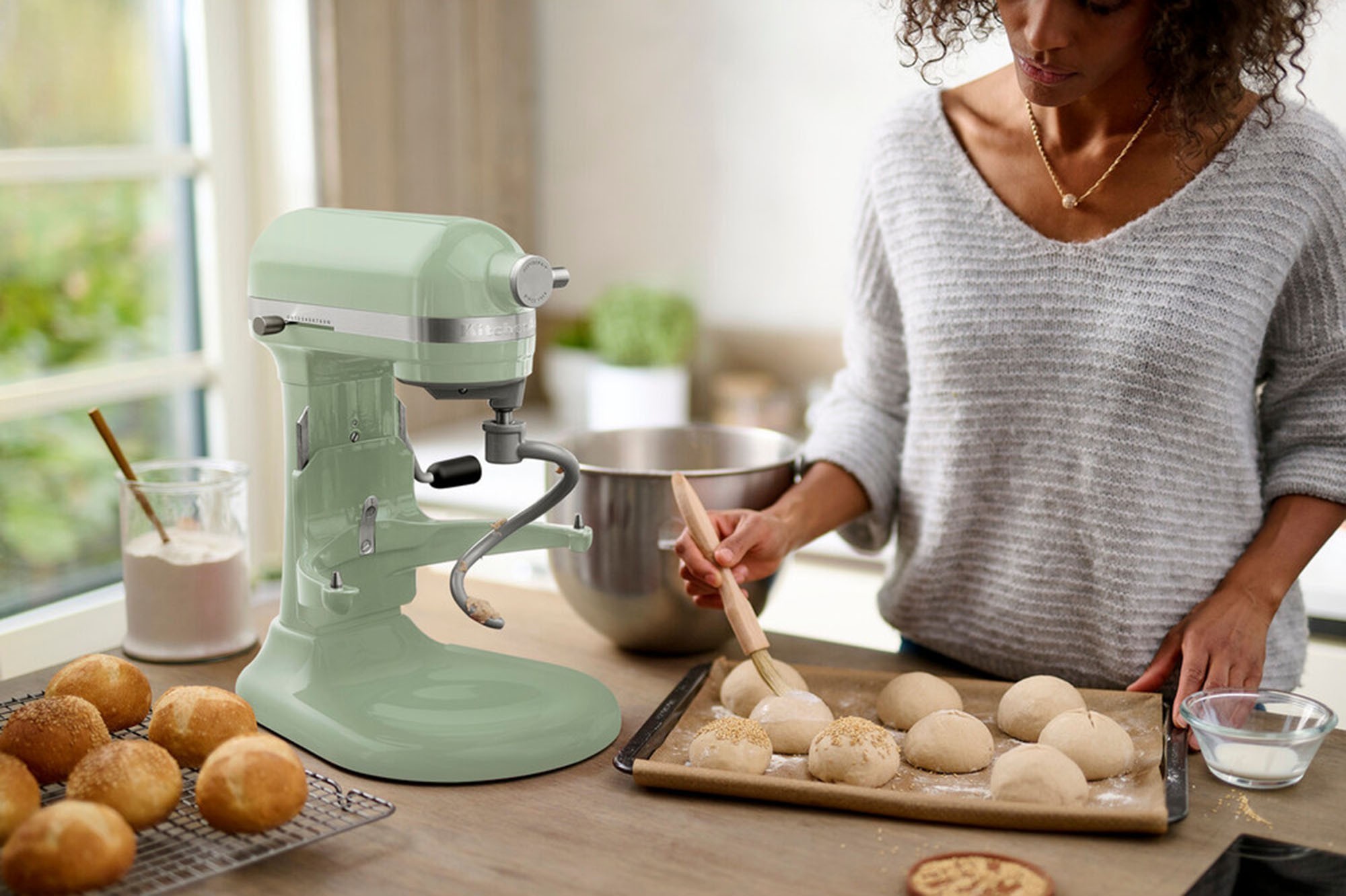https://cdn.www.kitchenshop.eu/images/thumbs/0171125_mixer-cu-bol-56l-artisan-model-60-pistachio-kitchenaid.jpeg