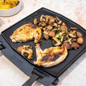 Piastra/Grill in ghisa bifacciale, con griglia, 34,6 x 31,8 cm - Ooni