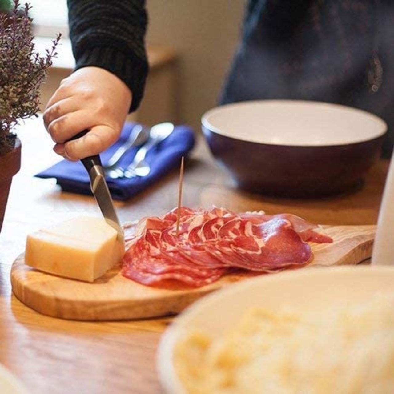 Coltello per sbucciare le verdure in legno di olivo