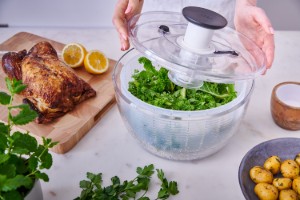 Salad spinner, plastic, 26,6 cm / 4.7 L, "Good Grips" - OXO