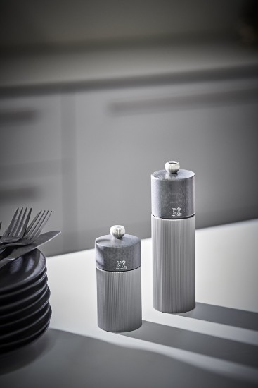 Pepper grinder, 18 cm, "Line" Carbone - Peugeot