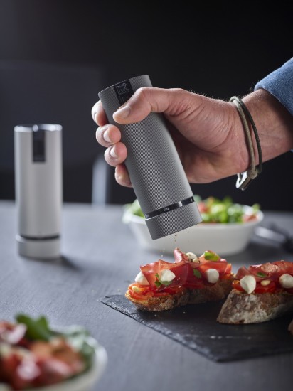 Set of 2 electric salt and pepper grinders, "Line" - Peugeot 