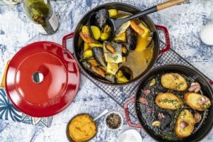Set of 2 cookwares Cocotte, cast iron, 24 cm, Cherry - Staub