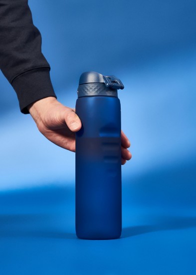 Vandflaske, recyclon™, 1 L Navy - Ion8