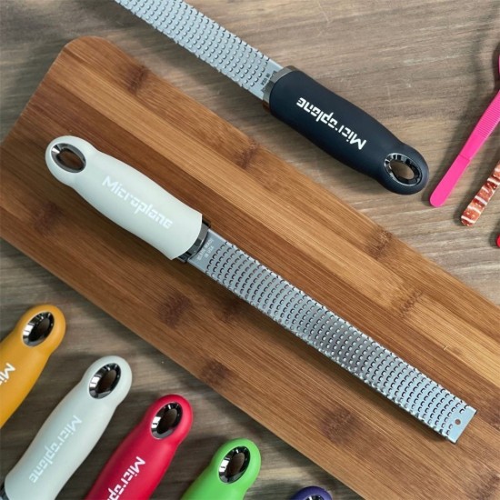 Classic grater, surgical-grade stainless steel, 32.5 cm, Cashmere Beige - Microplane