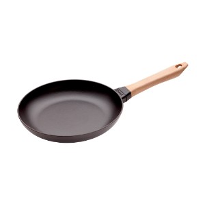 Cast iron frying pan with wooden handle, 26 cm - Staub 