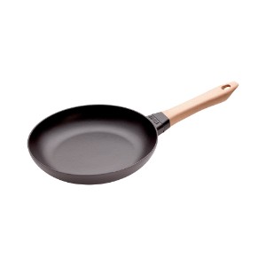 Cast iron frying pan, with wooden handle, 24 cm - Staub