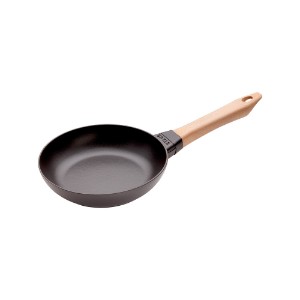 Frying pan, cast iron, with wooden handle, 20 cm - Staub