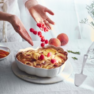 Heart-shaped baking pan, ceramic, 26.5 x 24.5 cm / 1.8 L, Clay - Emile Henry