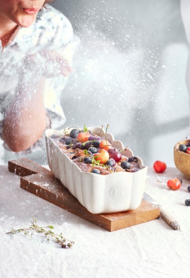 Sponge cake baking pan, ceramic, 28.5 x 13 cm / 1.8 L, Clay - Emile Henry