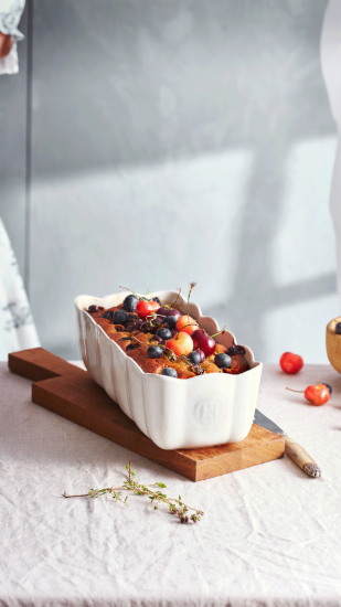 Sponge cake baking pan, ceramic, 28.5 x 13 cm / 1.8 L, Clay - Emile Henry